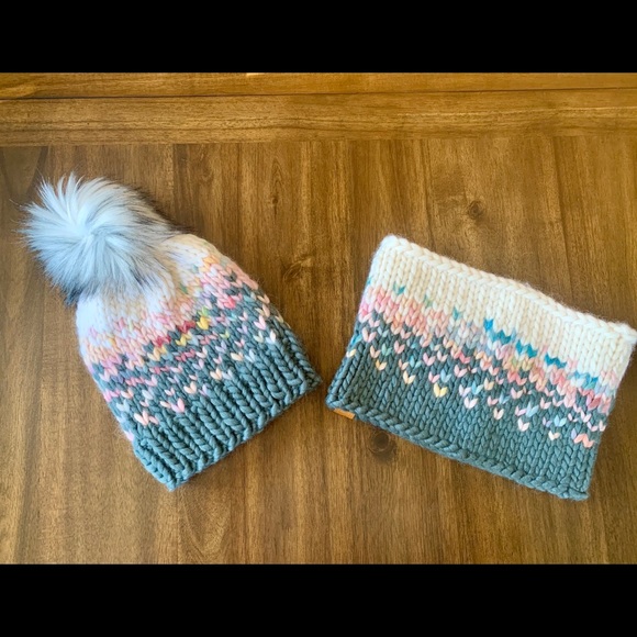 Sunrise Toque Beanie and Cowl Set - Picture 4 of 4